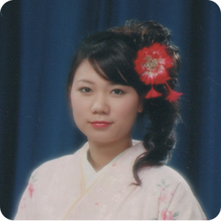 大学卒業記念　女性袴姿